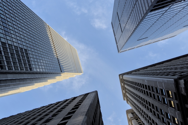 looking,up,at,tall,skyscrapers,in,downtown,manhattan,new,york