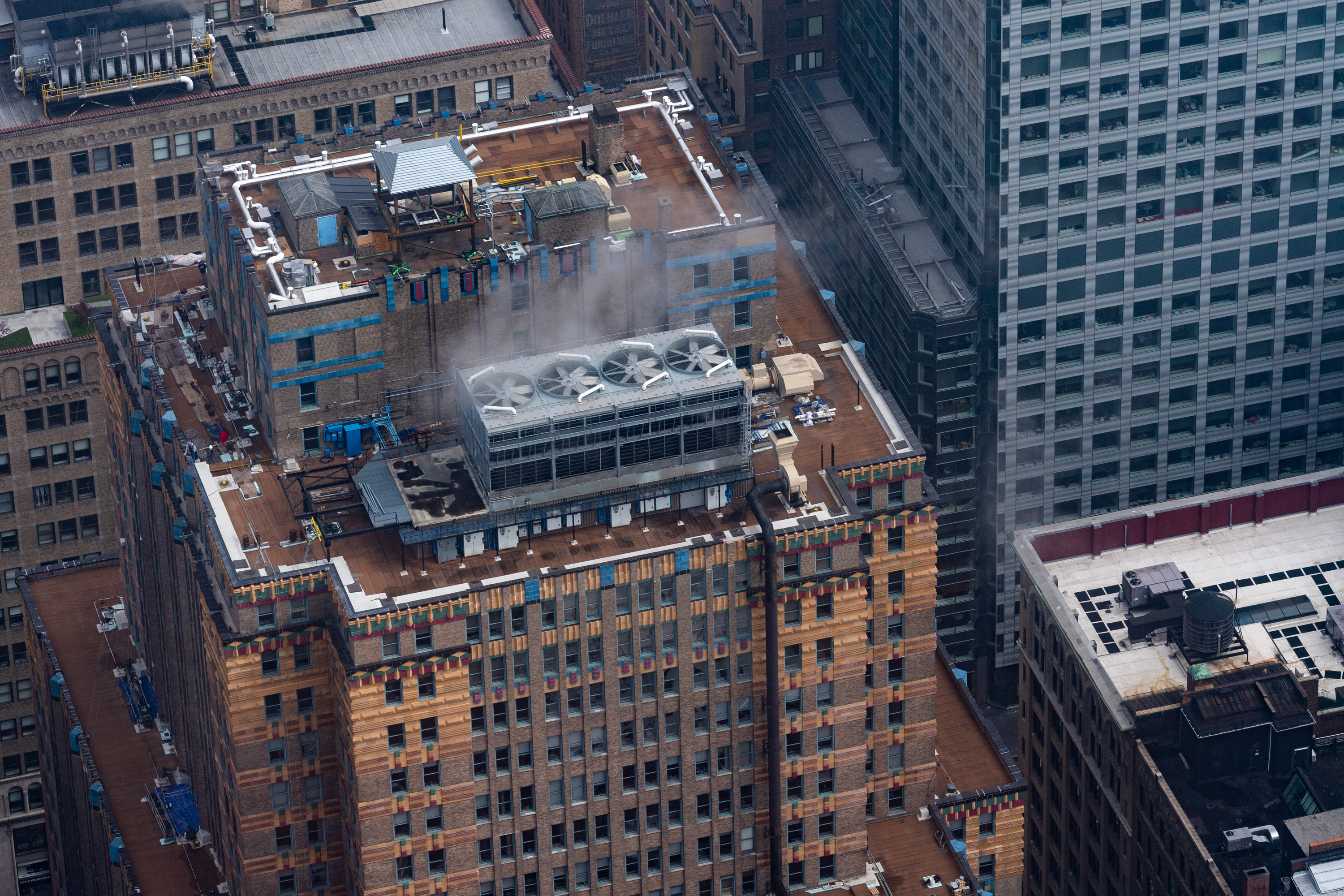 roof,and,water,towers,on,top,of,new,york,manhattan