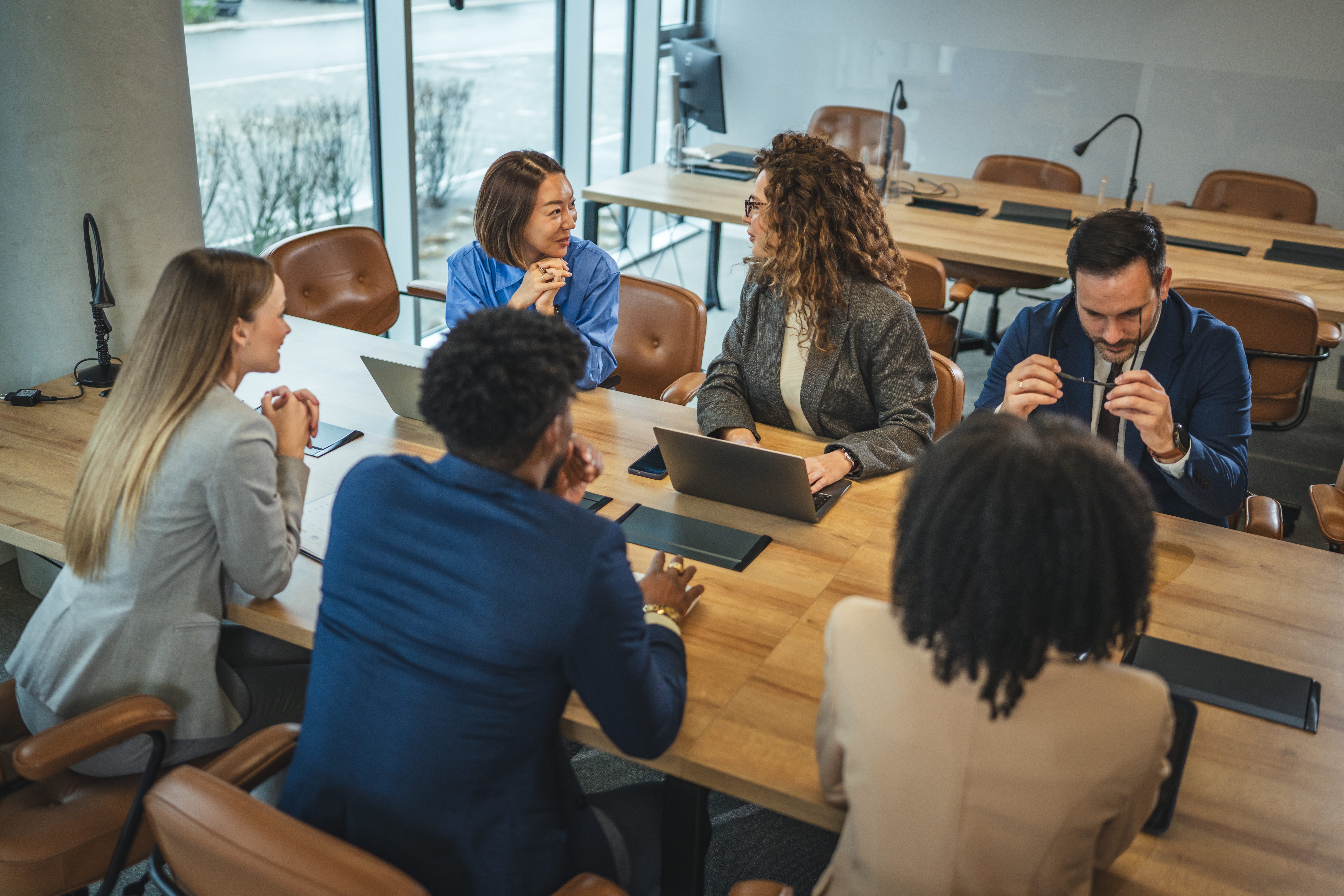 diverse,business,professionals,are,engaging,in,a,productive,office,meeting,