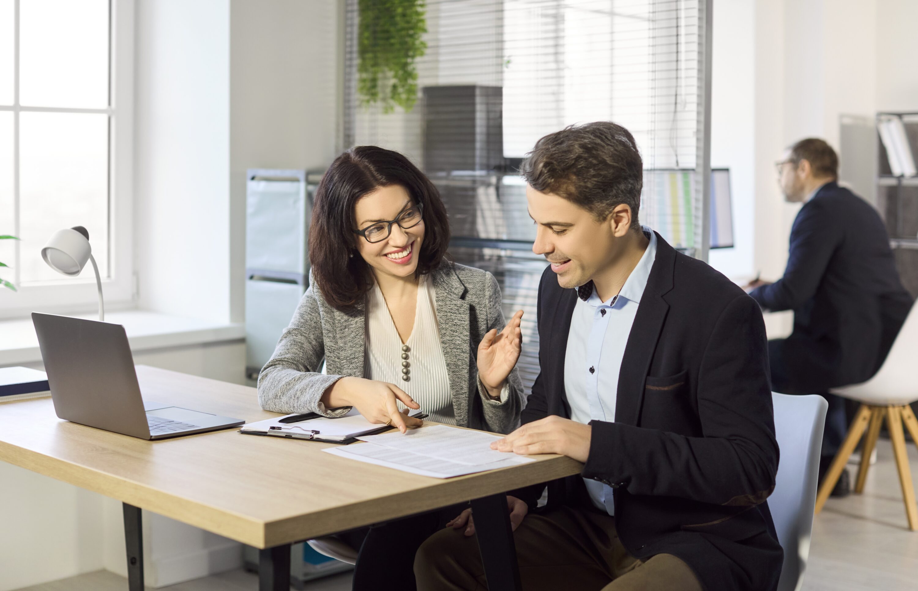 advisor,and,client,signing,contract,during,consultation.,the,agent,reviews
